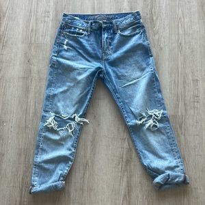 American Eagle - Distressed Cropped Jean